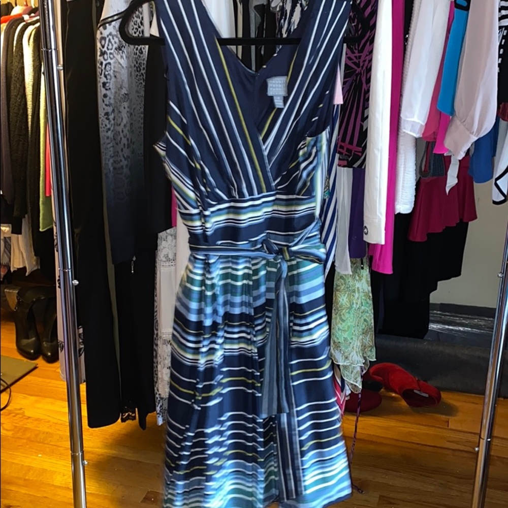 Dress with tie